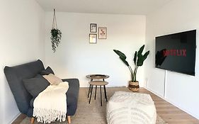 Big Modern Space 75Sqm